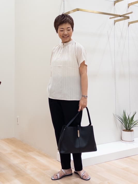 シュウコさんの「grove｜キレイも動きやすさも　美脚見えハイパーストレッチパンツ」を使ったコーディネート