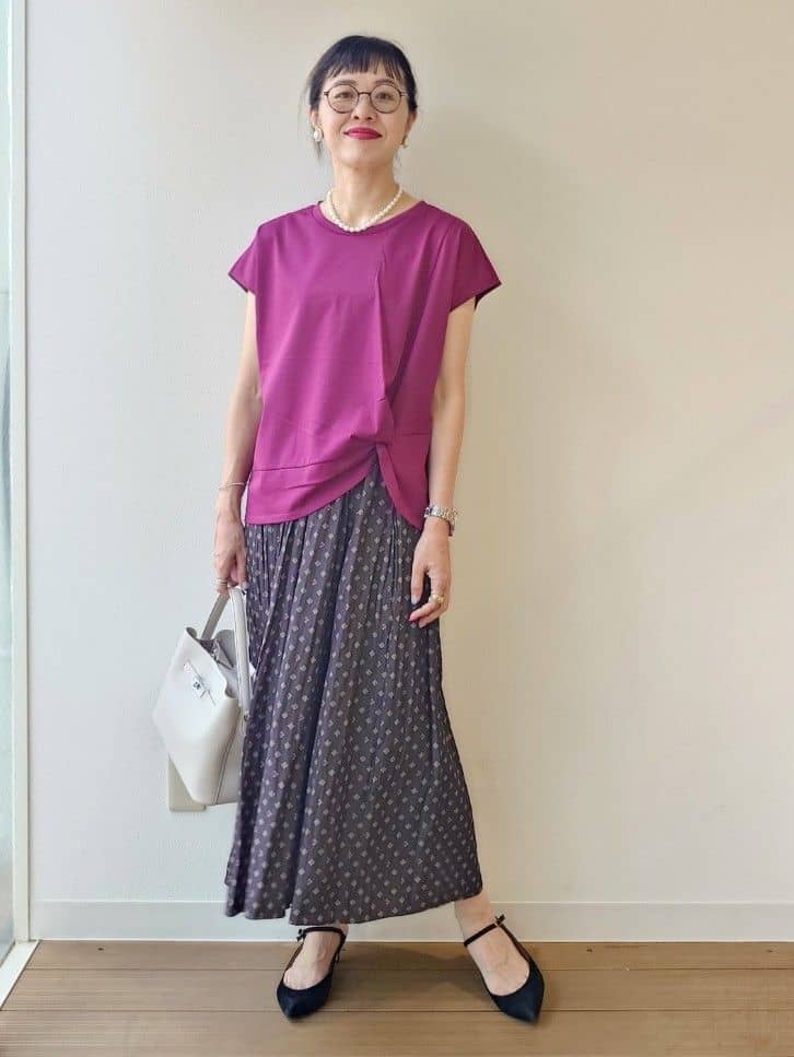 MUTSUKOさんの「UNTITLED｜【洗える/Tシャツ】ツイストプルオーバー」を使ったコーディネート