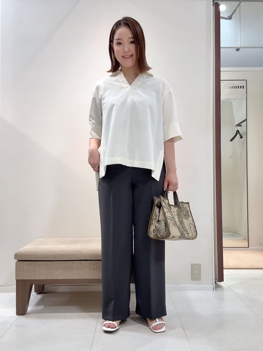 YUIさんの「UNTITLED｜【UVカット/接触冷感/吸水速乾/ゆったり】V開きネックシャツ」を使ったコーディネート
