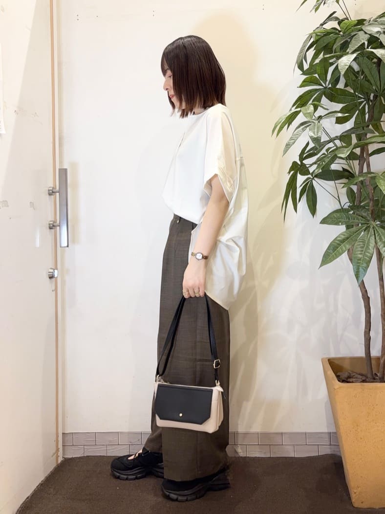 宗形さんの「SHOO･LA･RUE｜【S-LL】さらりとしたタッチが上品見え ワンボタンデザイン トップス」を使ったコーディネート