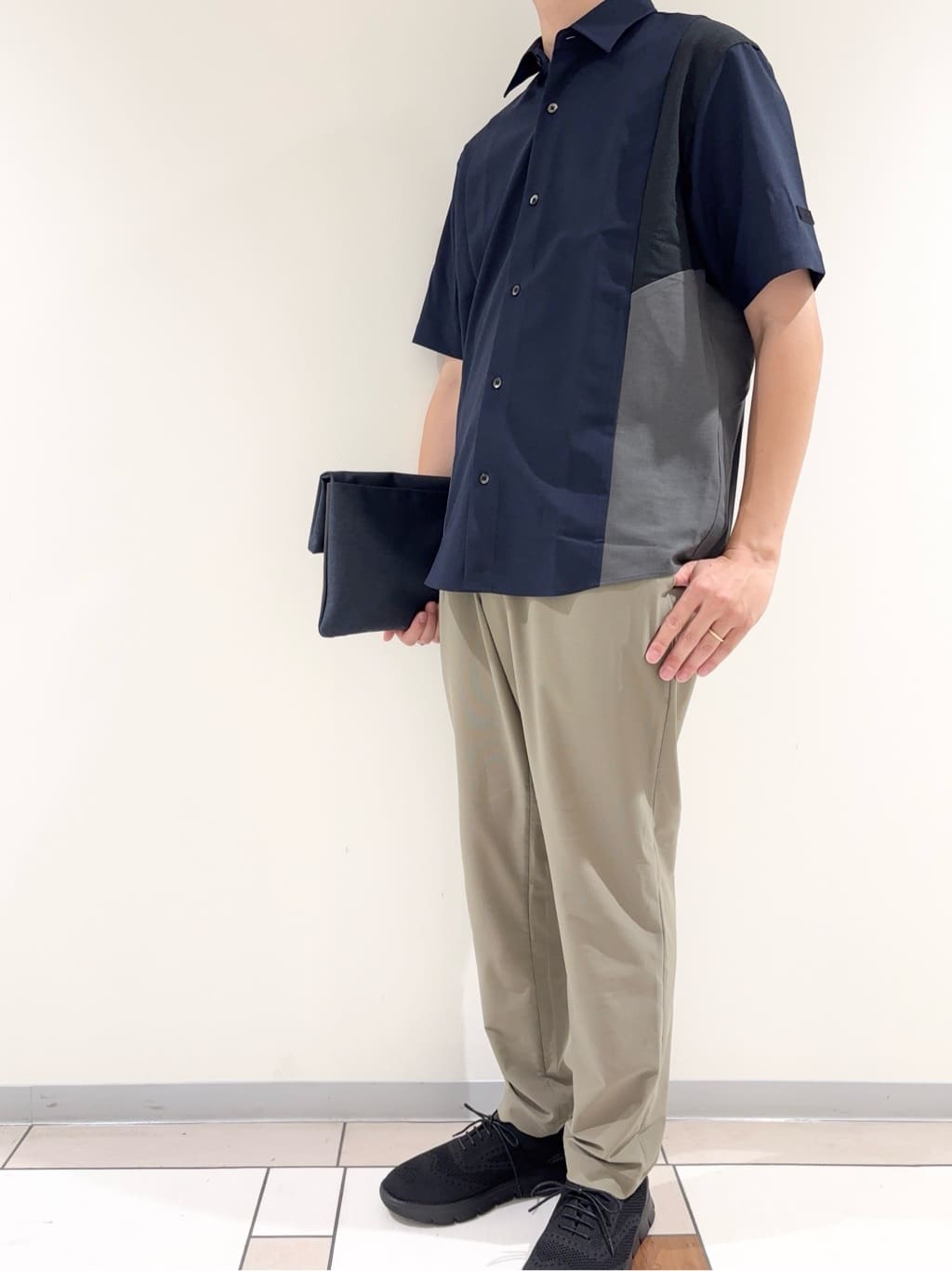 及川さんの「TAKEO KIKUCHI｜【COOL CITY WEAR】エアートール パンツ /接触冷感・通気性」を使ったコーディネート