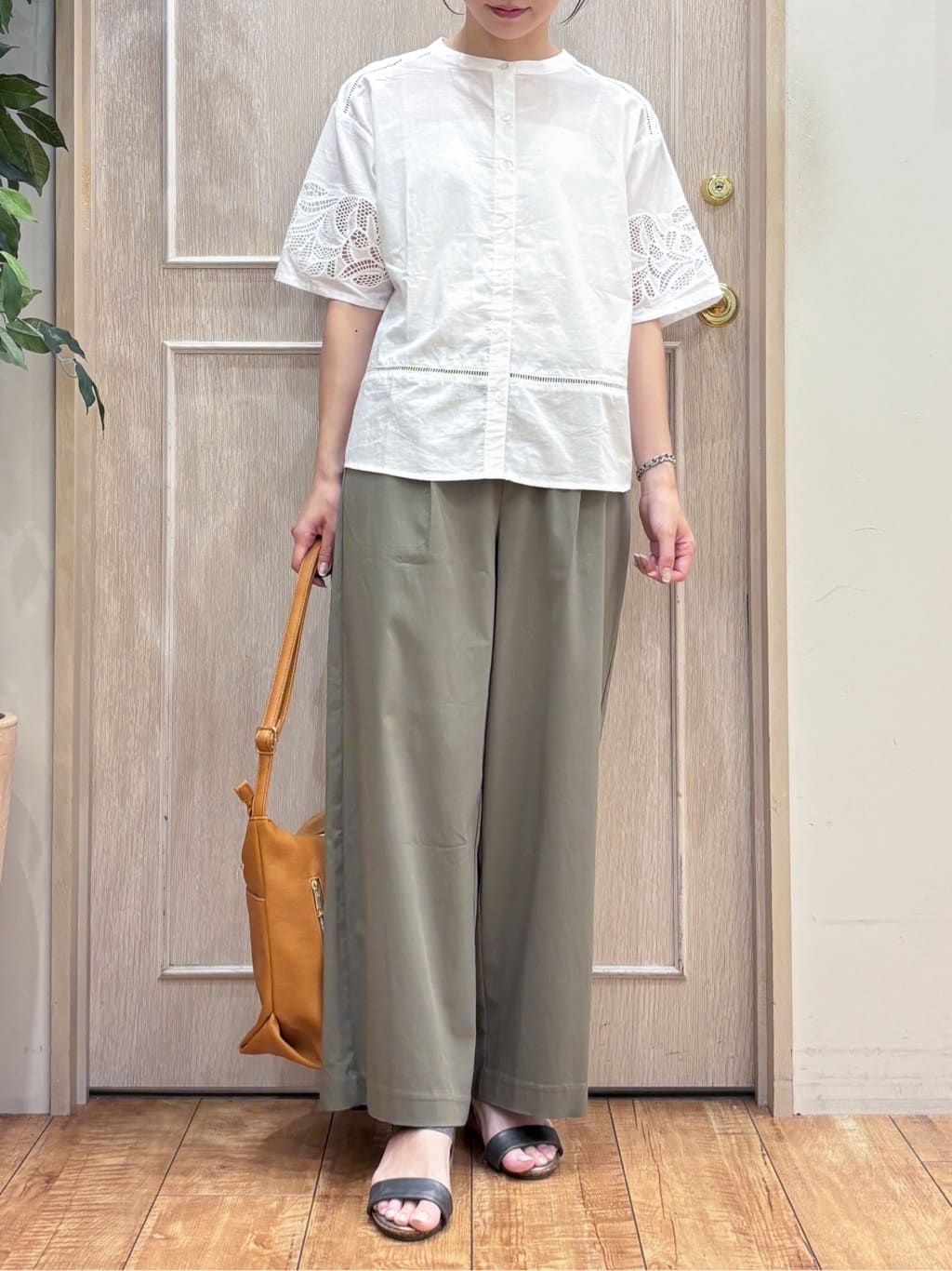 なみさんの「SHOO･LA･RUE｜【S-LL/6分袖】レースデザインで華やか見え お袖刺繍ブラウス」を使ったコーディネート
