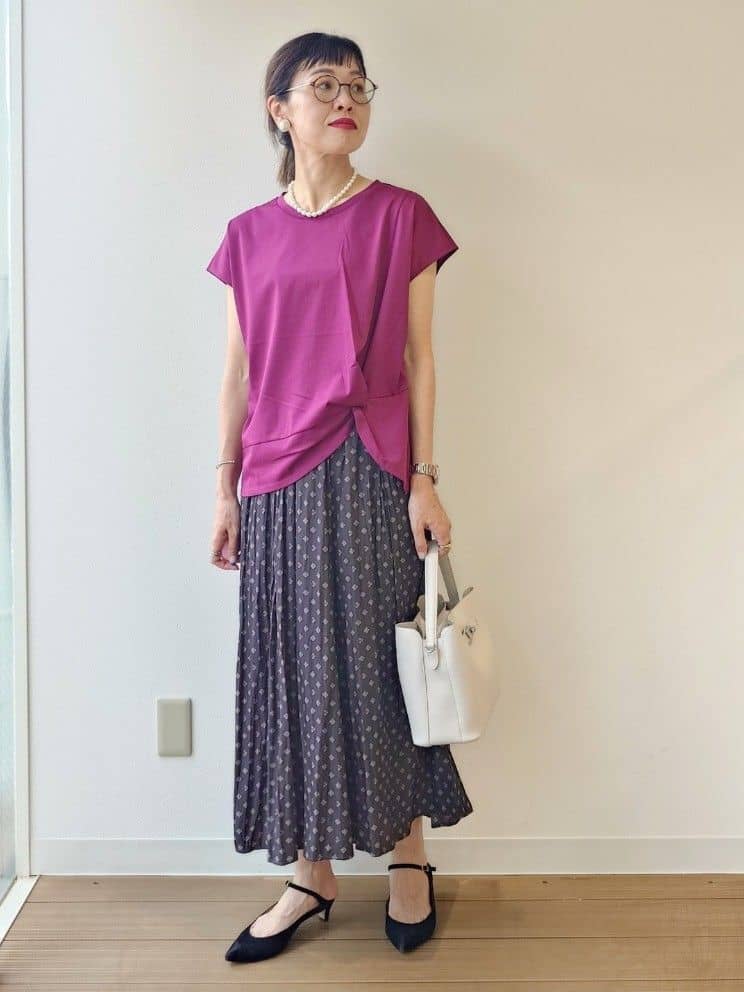 MUTSUKOさんの「UNTITLED｜【洗える/Tシャツ】ツイストプルオーバー」を使ったコーディネート