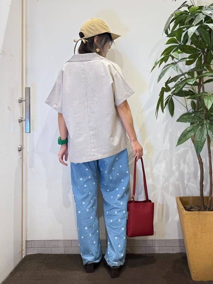 misakiさんの「SHOO･LA･RUE｜【S-LL】周りと差がつく デイジー柄デニムワイドパンツ」を使ったコーディネート