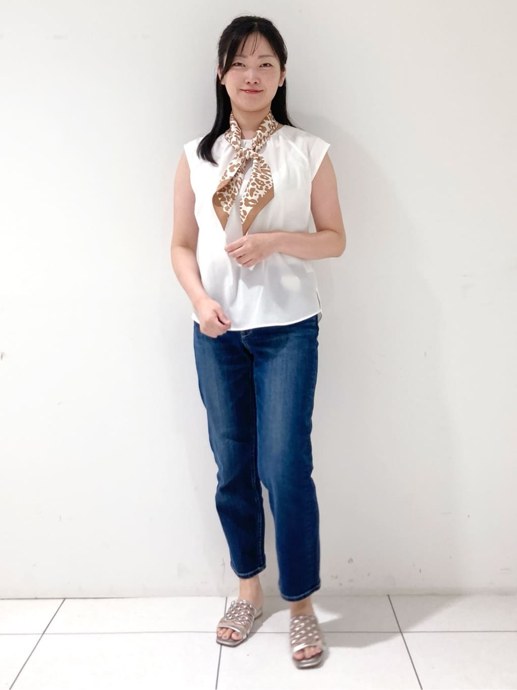 momokoさんの「INDIVI｜【クールエアー素材／UVケア／吸汗速乾】エアリータックブラウス」を使ったコーディネート