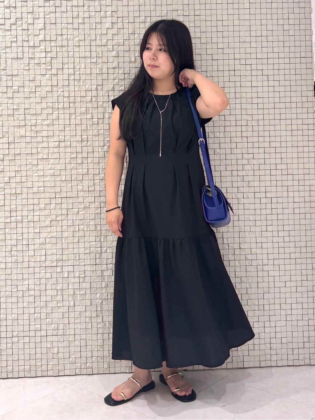 MEGUMIさんの「INDIVI｜ミニスクエアショルダー」を使ったコーディネート