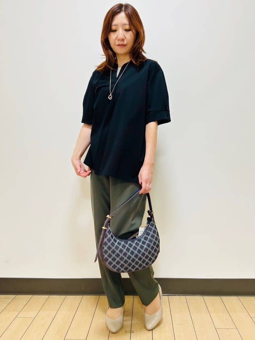 miiiさんの「Reflect｜【すっきり見え！長め丈／マシンウォッシュ可】スキッパーネックジャージトップス」を使ったコーディネート