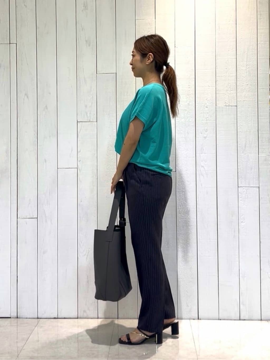 𝑹𝑶𝑴𝑰さんの「INDIVI｜【A4サイズ対応】ワンショルダートートバッグ」を使ったコーディネート