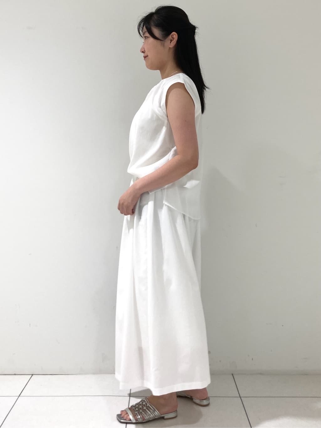 momokoさんの「INDIVI｜【クールエアー素材／UVケア／吸汗速乾】エアリータックブラウス」を使ったコーディネート