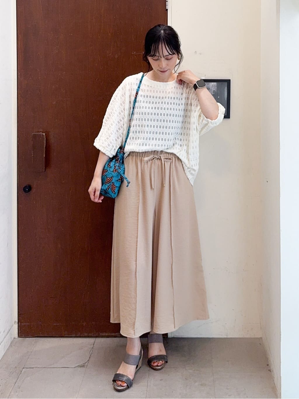 𝐇𝐢𝐫𝐨𝐦𝐢さんの「SHOO･LA･RUE｜【S-LL】涼やかで好印象 シアーチェック ドルマントップス」を使ったコーディネート