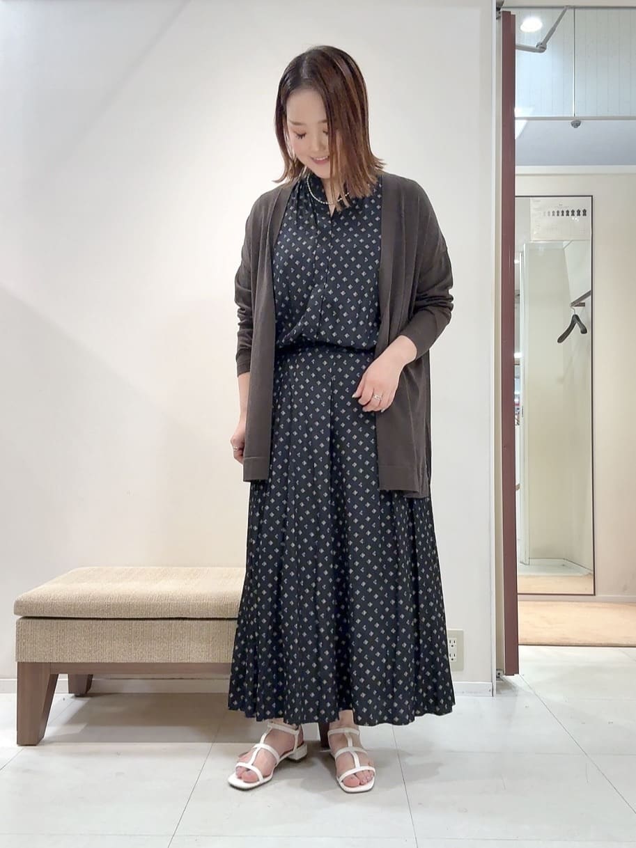 YUIさんの「UNTITLED｜【セットアップ可/リラクシー/通勤】スクエアジオメ柄ブラウス」を使ったコーディネート