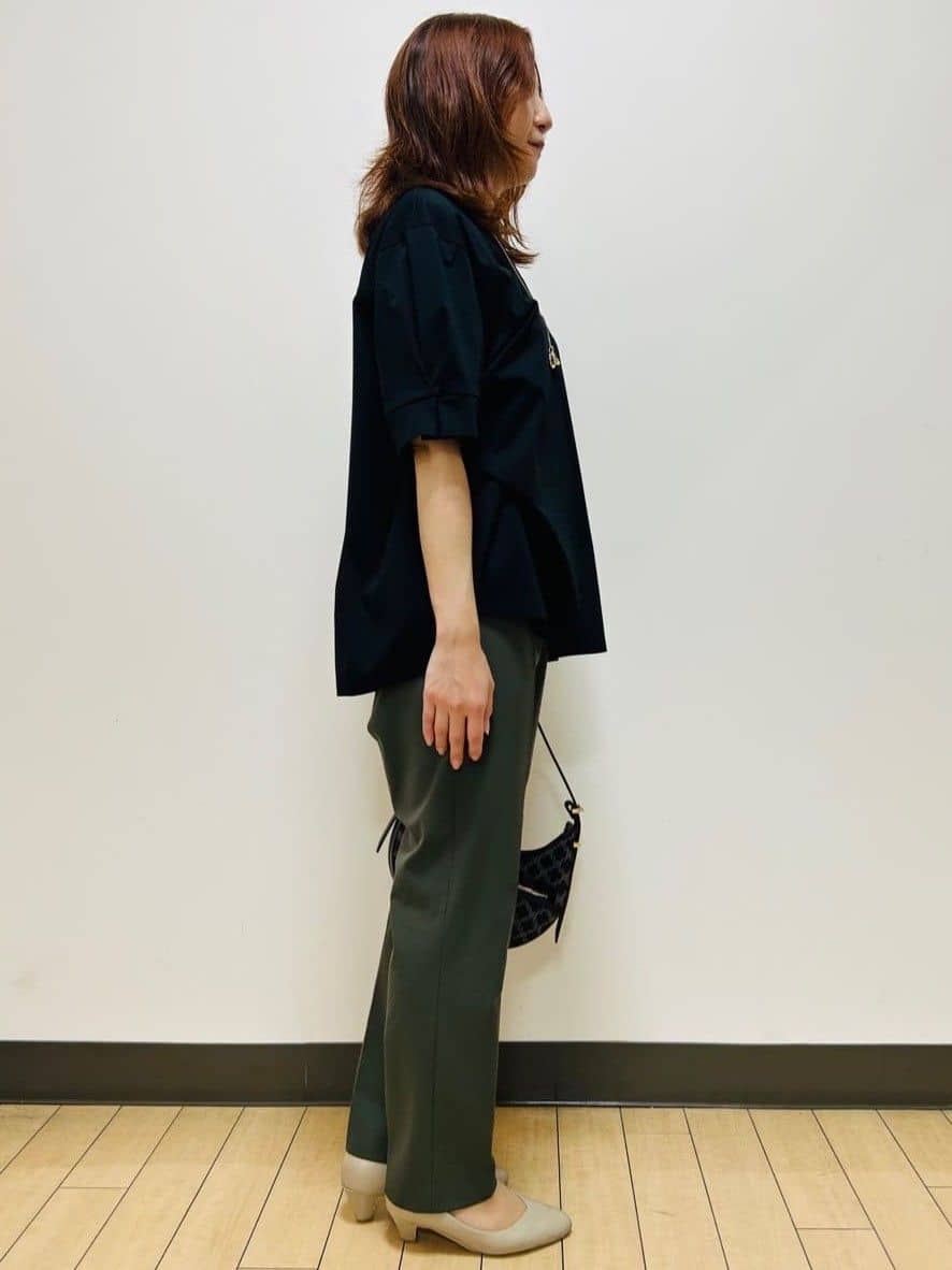 miiiさんの「Reflect｜【すっきり見え！長め丈／マシンウォッシュ可】スキッパーネックジャージトップス」を使ったコーディネート