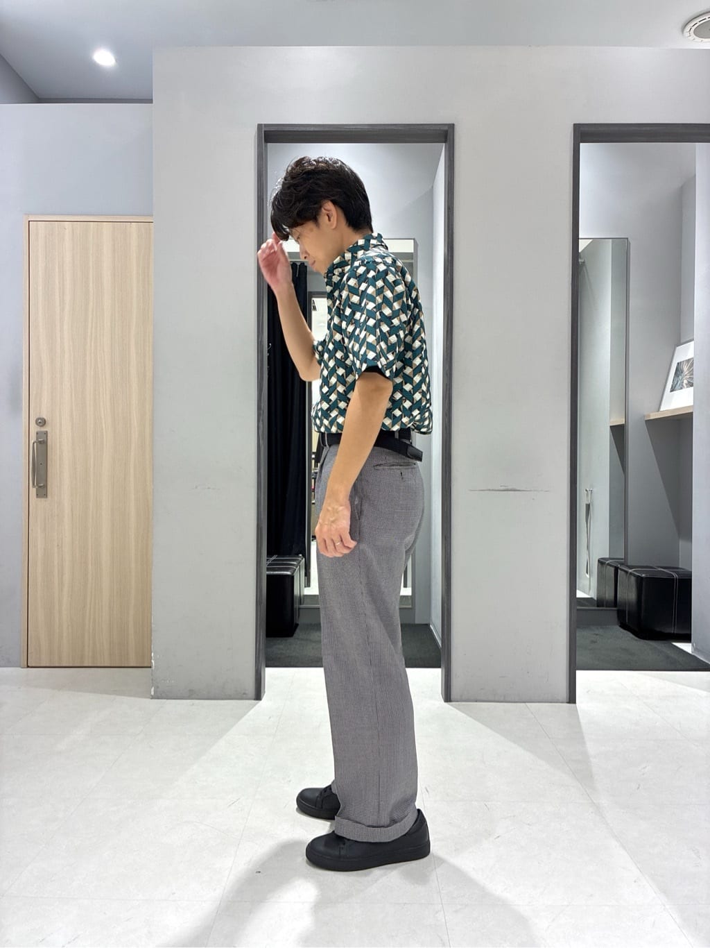 わいずみさんの「TAKEO KIKUCHI｜【COOL CITY WEAR】籠目アート柄 サッカーシャツ /通気性」を使ったコーディネート