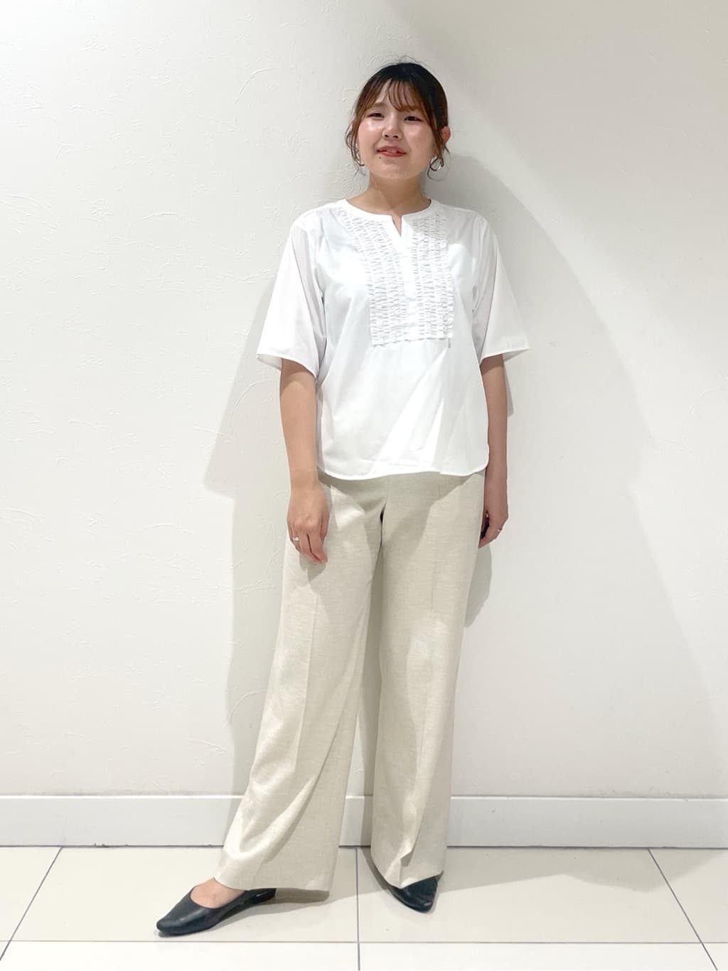 YUUKIさんの「INDIVI｜【洗える】胸元タックフリルブラウス」を使ったコーディネート