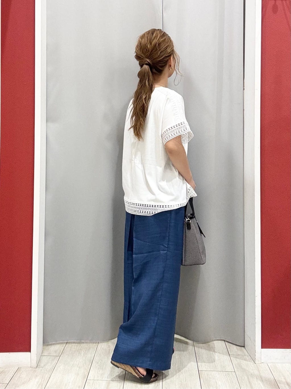 shioさんの「SHOO･LA･RUE｜【S-LL/ひんやり】インせず決まる 楽してきれいなレース付きトップス」を使ったコーディネート