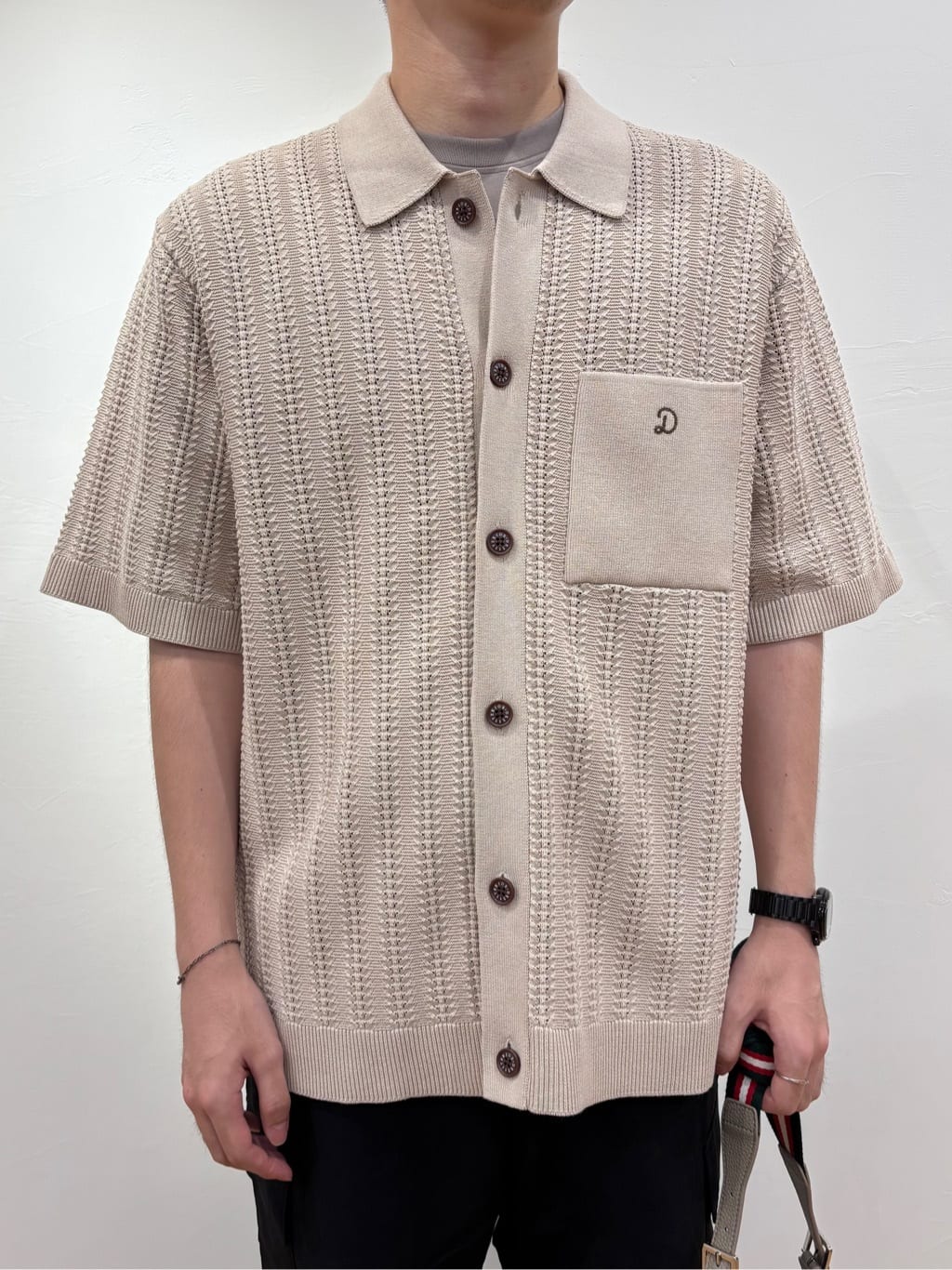 ABEさんの「DRESSTERIOR｜【撥水仕様】シュリンクレザー ショルダーバッグ」を使ったコーディネート