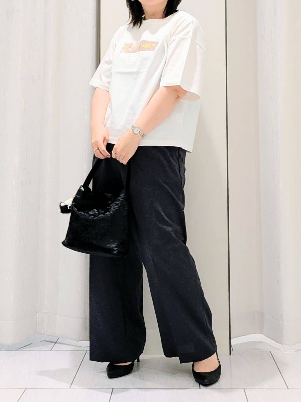 Onumaさんの「UNTITLED｜【コットン100/ゆったり/ショート丈/洗える】ベロアロゴTシャツ」を使ったコーディネート
