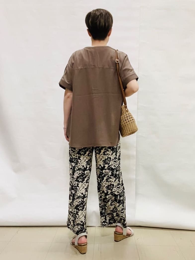 なっちゃんさんの「SHOO･LA･RUE｜【洗える/プチプラ】大人の抜け感をプラスする バンドカラーシャツ」を使ったコーディネート
