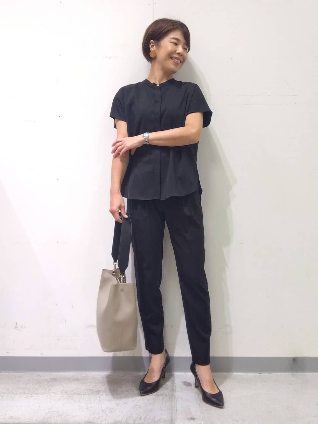 Kさんの「INDIVI｜【洗える／汗ジミ防止】バイカラー＆アシメヘム Tシャツ」を使ったコーディネート