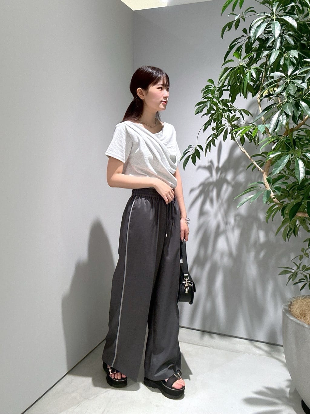 Renoさんの「INDIVI｜ドレープクロップドカットソー」を使ったコーディネート