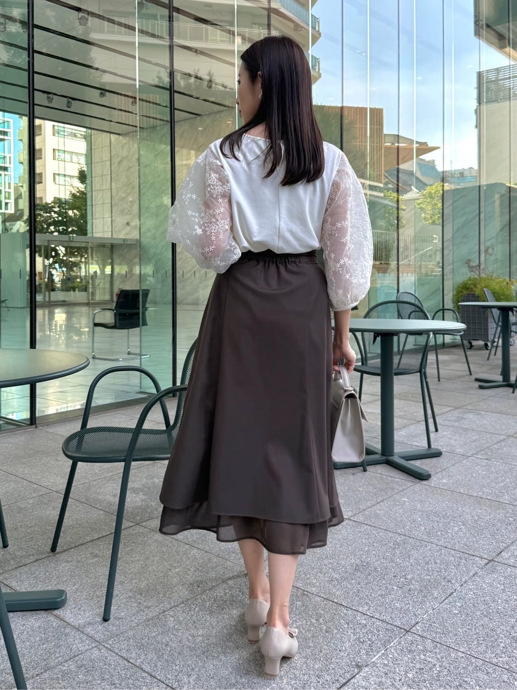 teiさんの「Couture brooch｜【接触冷感・UVカット・マシンウォッシャブル】袖レースドッキングカットソー」を使ったコーディネート