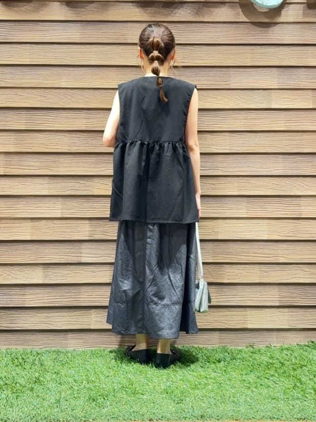himiさんの「SHOO･LA･RUE｜【セットアップ可】さらりと軽やかに ダブルジップ麻調ジレ」を使ったコーディネート