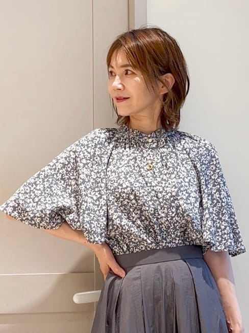 yamakoさんの「grove｜透け感がムードある 大人のタックギャザースカート」を使ったコーディネート