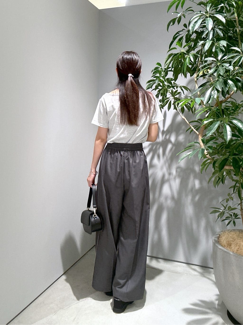 Renoさんの「INDIVI｜ドレープクロップドカットソー」を使ったコーディネート
