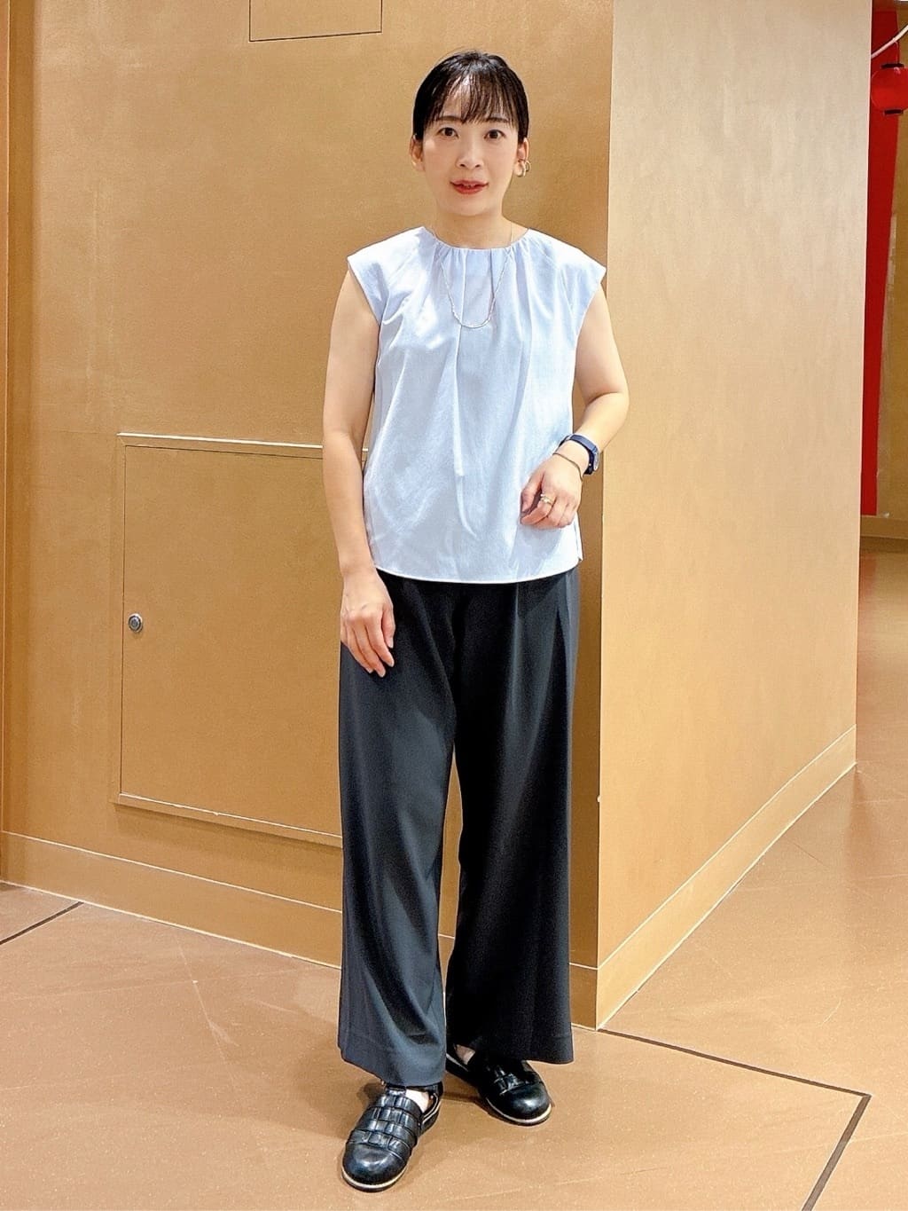 hattoriさんの「INDIVI｜【UVケア／SETUP可能】エアリージョーゼット ワイドパンツ」を使ったコーディネート