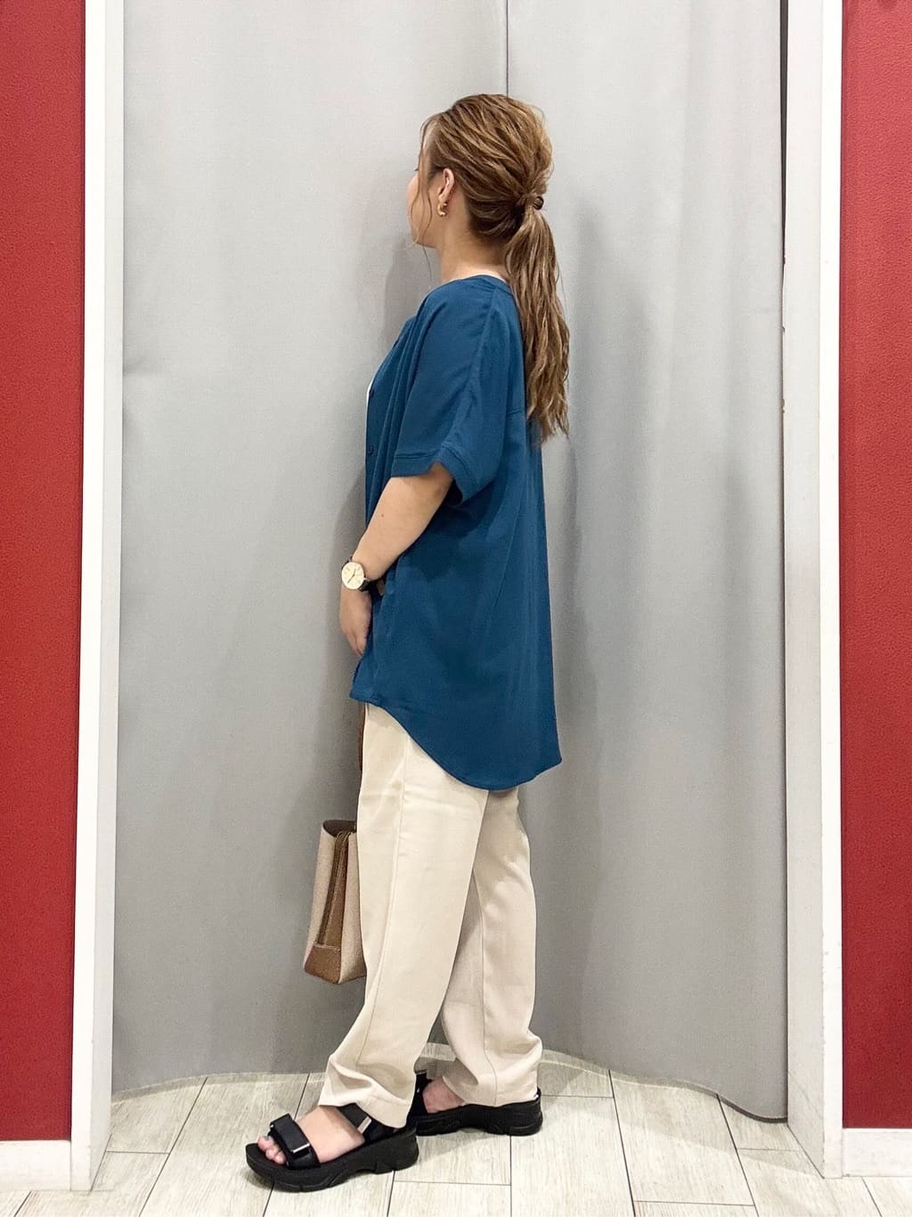 shioさんの「SHOO･LA･RUE｜【洗える/プチプラ】大人の抜け感をプラスする バンドカラーシャツ」を使ったコーディネート