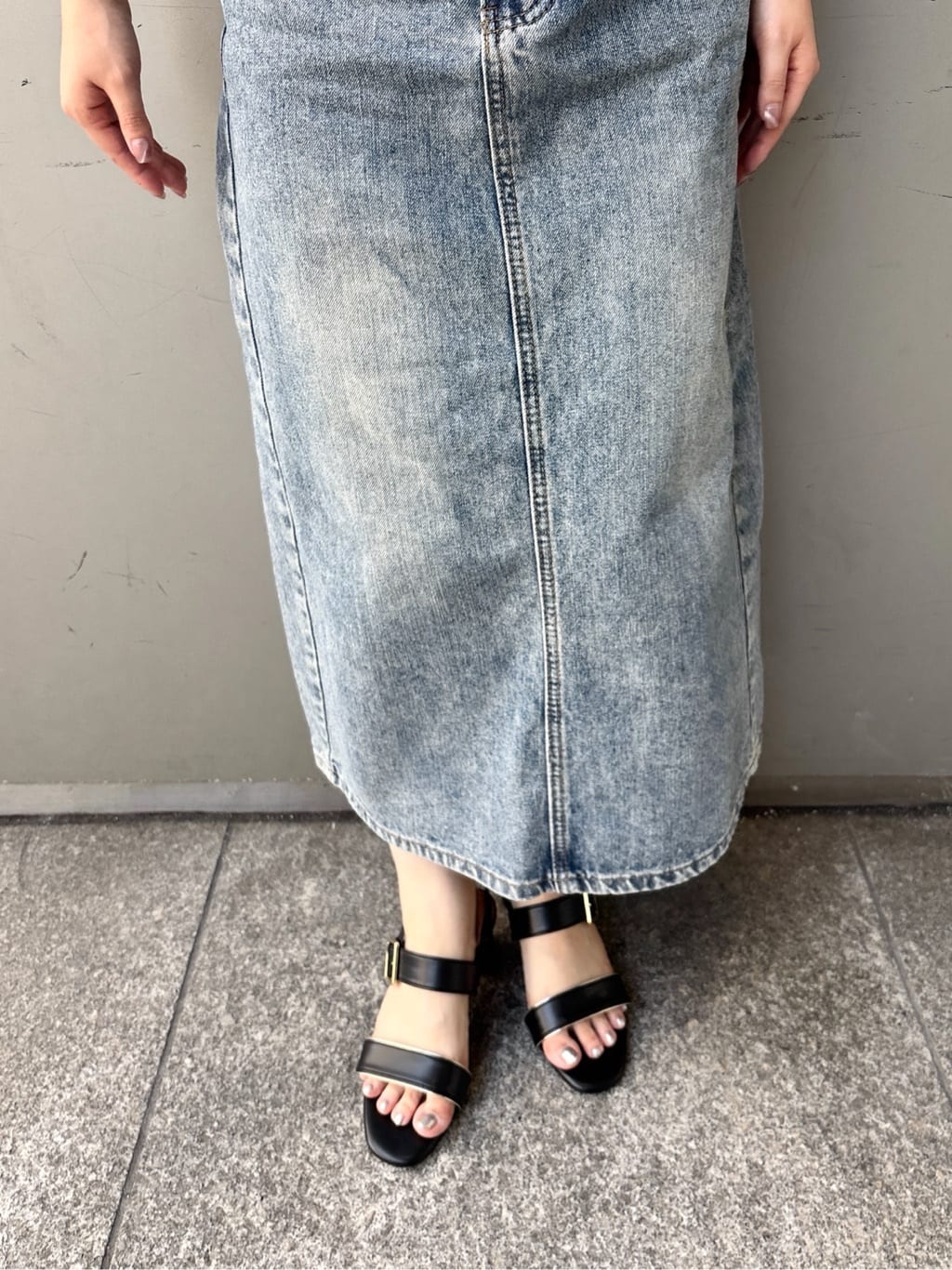 まっきーさんの「ESPERANZA｜配色バックルベルトサンダル」を使ったコーディネート