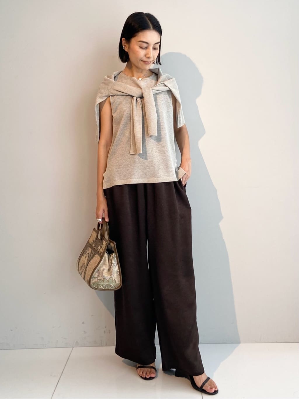AYAさんの「UNTITLED｜【アンサンブル可/洗える】シアーノースリーブ プルオーバー」を使ったコーディネート
