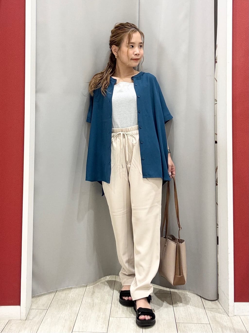shioさんの「SHOO･LA･RUE｜【洗える/プチプラ】大人の抜け感をプラスする バンドカラーシャツ」を使ったコーディネート