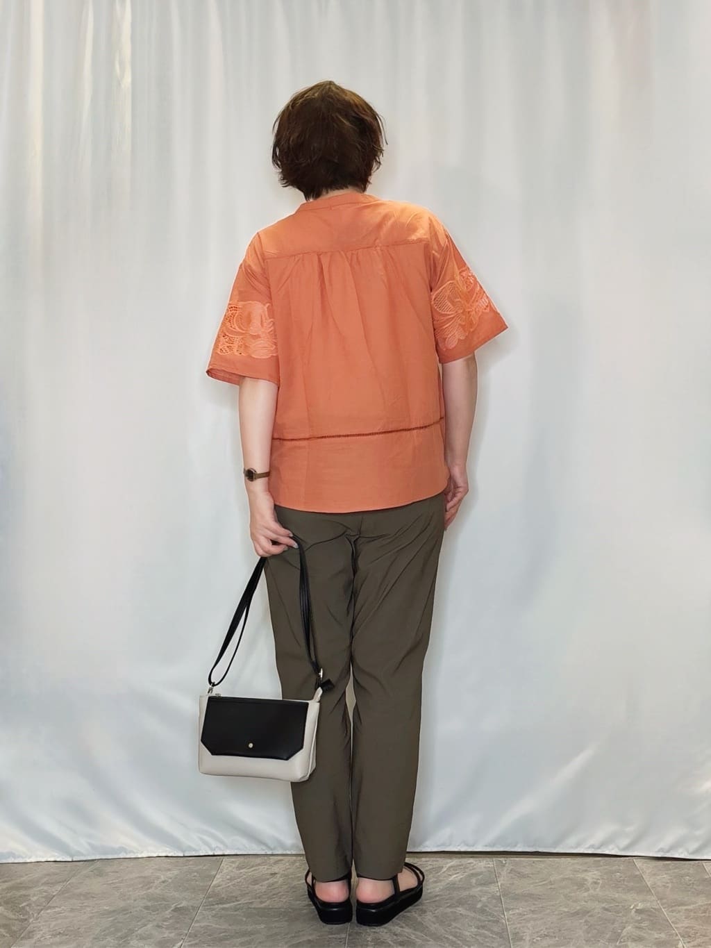 たみさんの「SHOO･LA･RUE｜【S-LL/6分袖】レースデザインで華やか見え お袖刺繍ブラウス」を使ったコーディネート