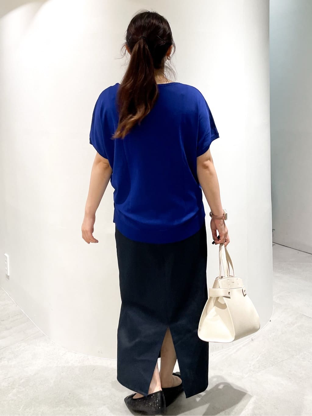 かりんさんの「OPAQUE.CLIP｜《美人百花掲載》ストレッチリネンライクタイトスカート【洗濯機洗い可】」を使ったコーディネート