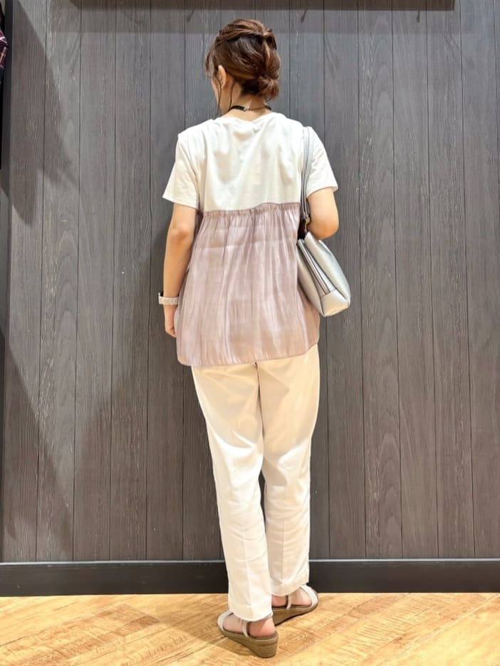 meiさんの「SHOO･LA･RUE｜【S-LL/ひんやり】きれいめにもカジュアルにも サブリナパンツ」を使ったコーディネート