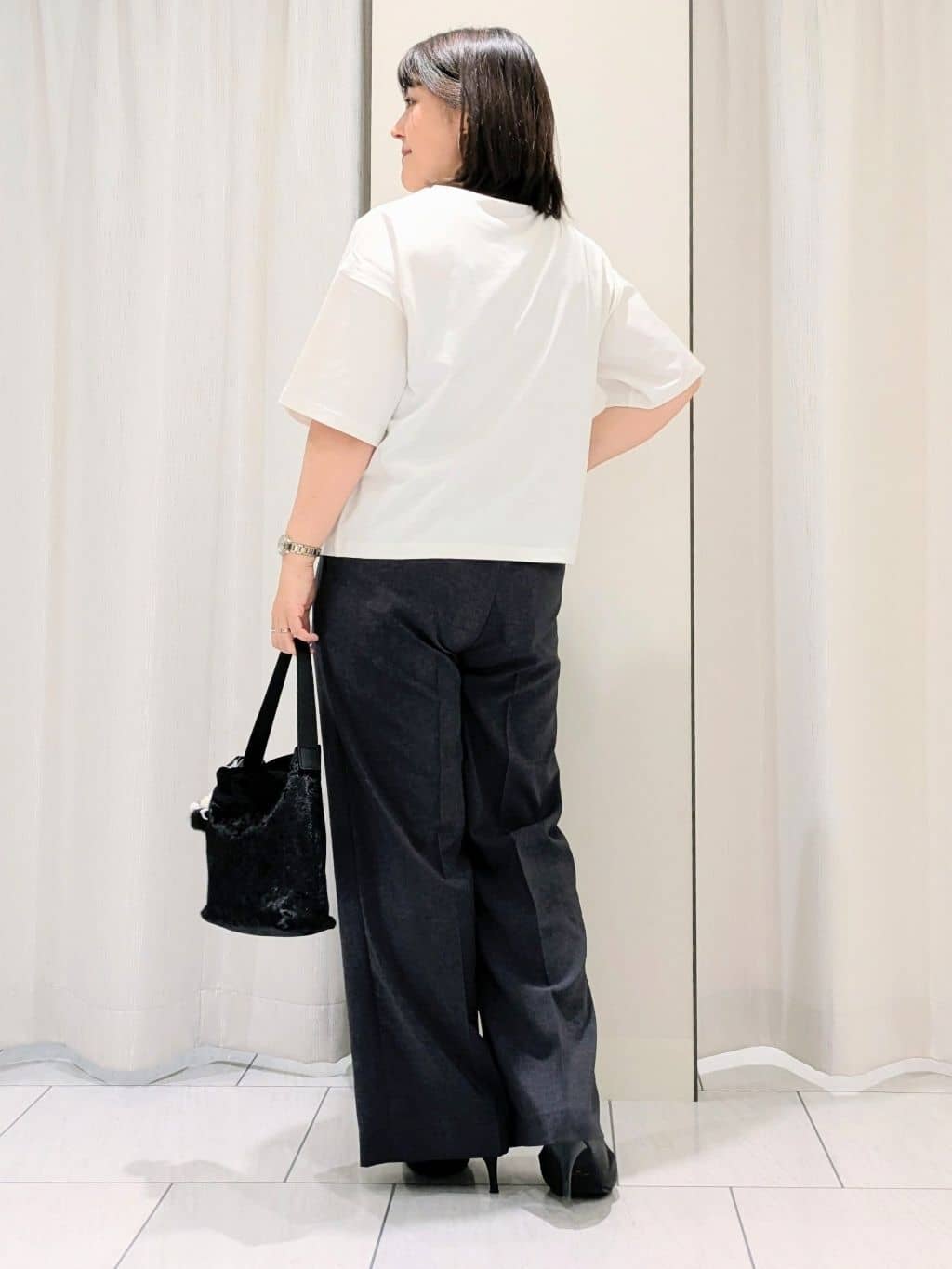 Onumaさんの「UNTITLED｜【コットン100/ゆったり/ショート丈/洗える】ベロアロゴTシャツ」を使ったコーディネート