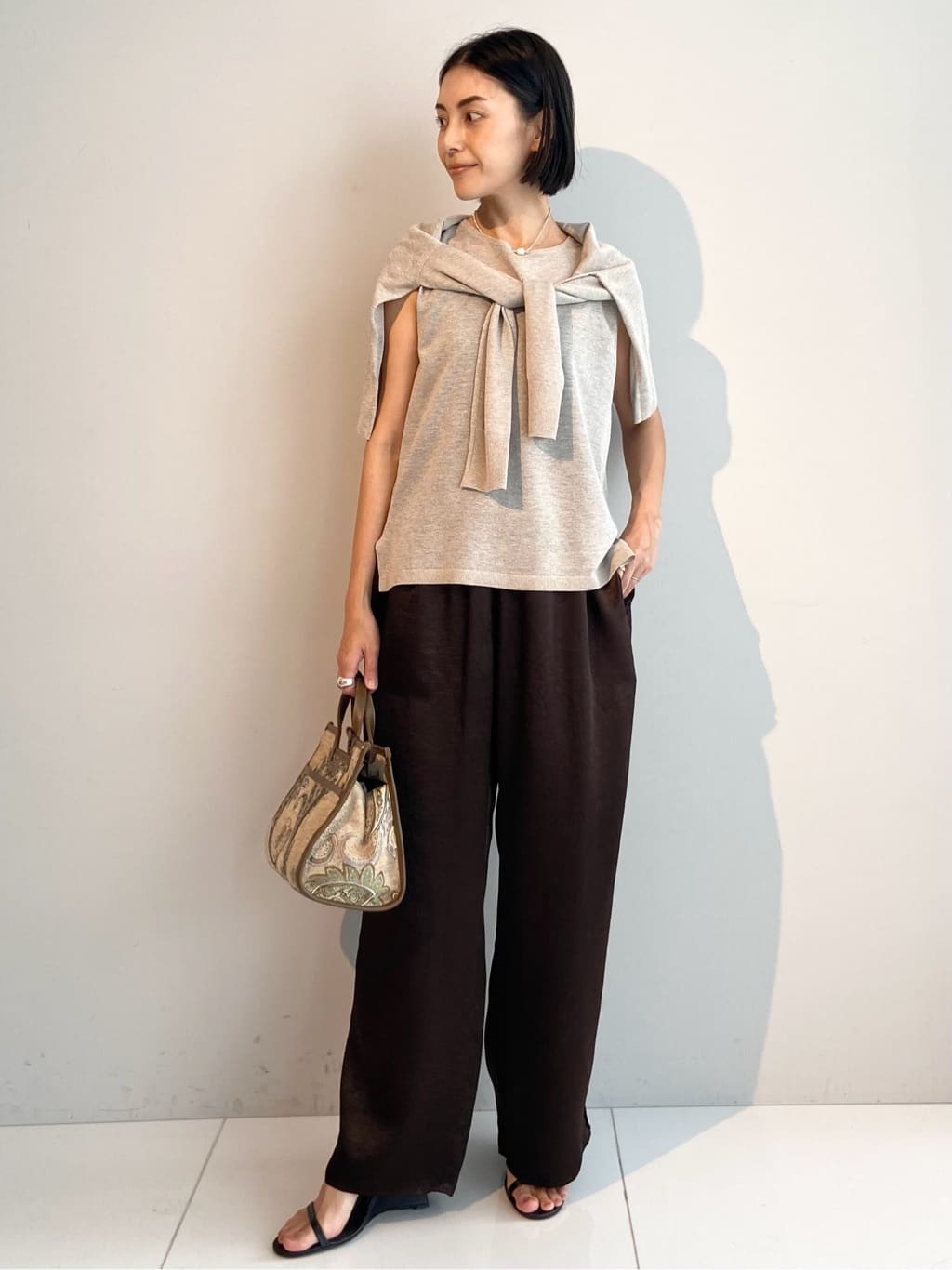 AYAさんの「UNTITLED｜【アンサンブル可/洗える】シアーノースリーブ プルオーバー」を使ったコーディネート