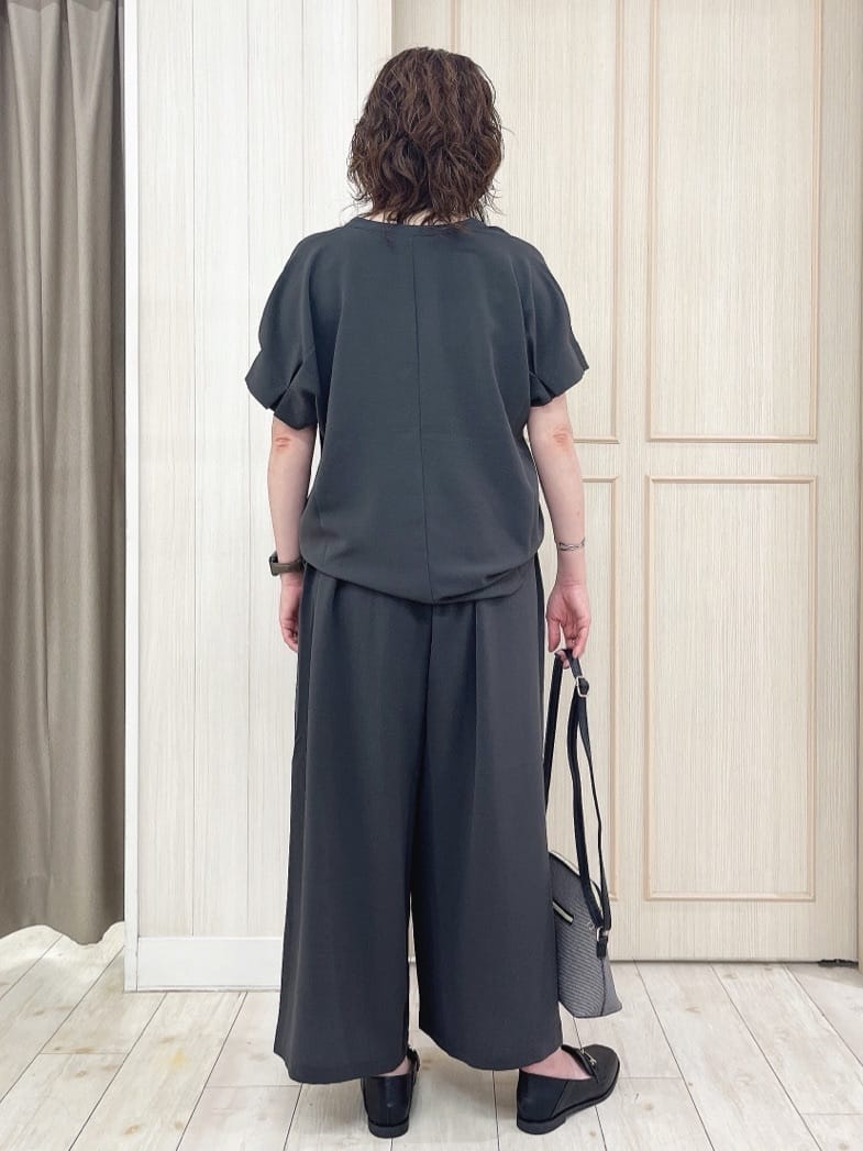 kaneさんの「SHOO･LA･RUE｜【S-LL/セットアップ可/ひんやり】きちんと見えで上品 お袖タック スキッパーブラウス」を使ったコーディネート