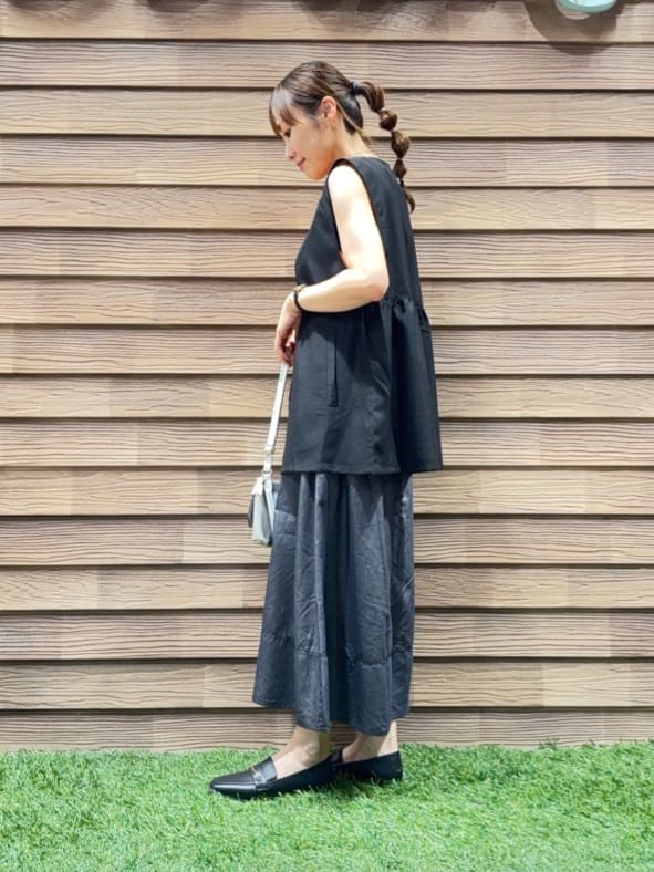 himiさんの「SHOO･LA･RUE｜【セットアップ可】さらりと軽やかに ダブルジップ麻調ジレ」を使ったコーディネート