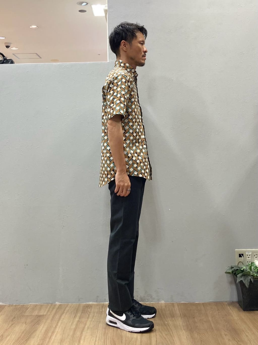 シュンさんの「TAKEO KIKUCHI｜【COOL CITY WEAR】籠目アート柄 サッカーシャツ /通気性」を使ったコーディネート