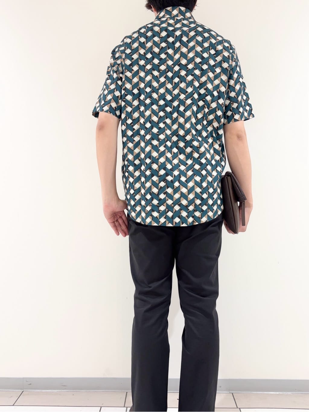 及川さんの「TAKEO KIKUCHI｜【COOL CITY WEAR】籠目アート柄 サッカーシャツ /通気性」を使ったコーディネート