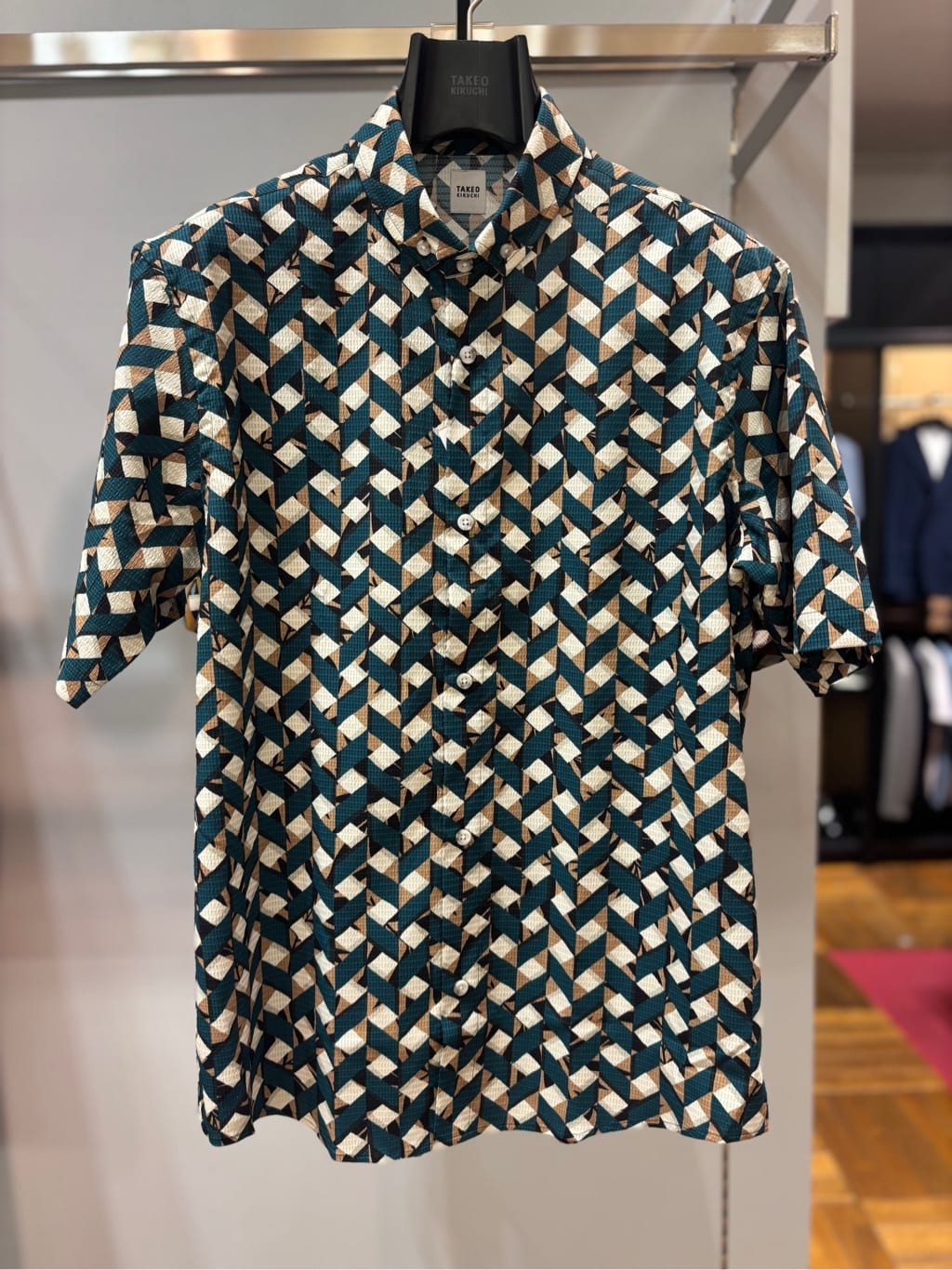 ヒナさんの「TAKEO KIKUCHI｜【COOL CITY WEAR】籠目アート柄 サッカーシャツ /通気性」を使ったコーディネート
