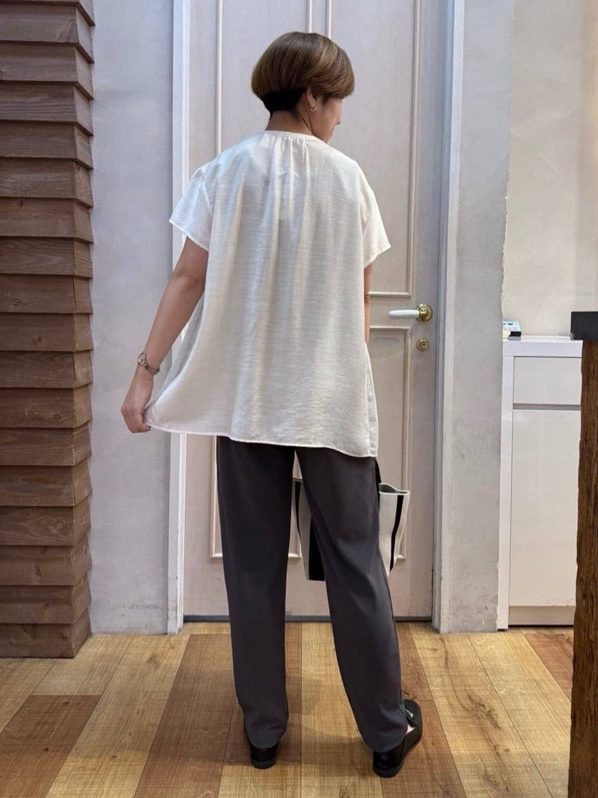 きょんさんの「SHOO･LA･RUE｜【S-LL/ひんやり】インせず決まる タックプリーツシャツ」を使ったコーディネート