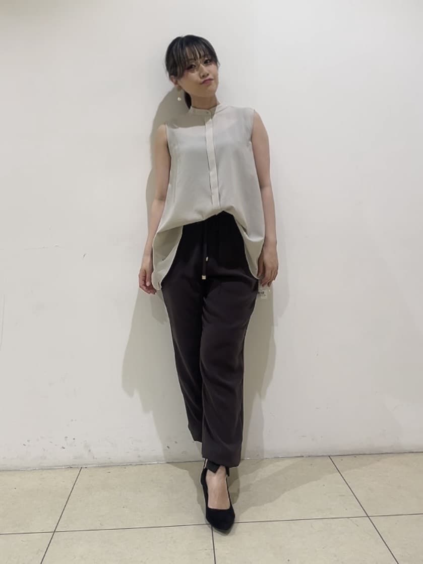 watanabeさんの「UNTITLED｜【接触冷感/吸水速乾】フレアバックシャンブラウス」を使ったコーディネート