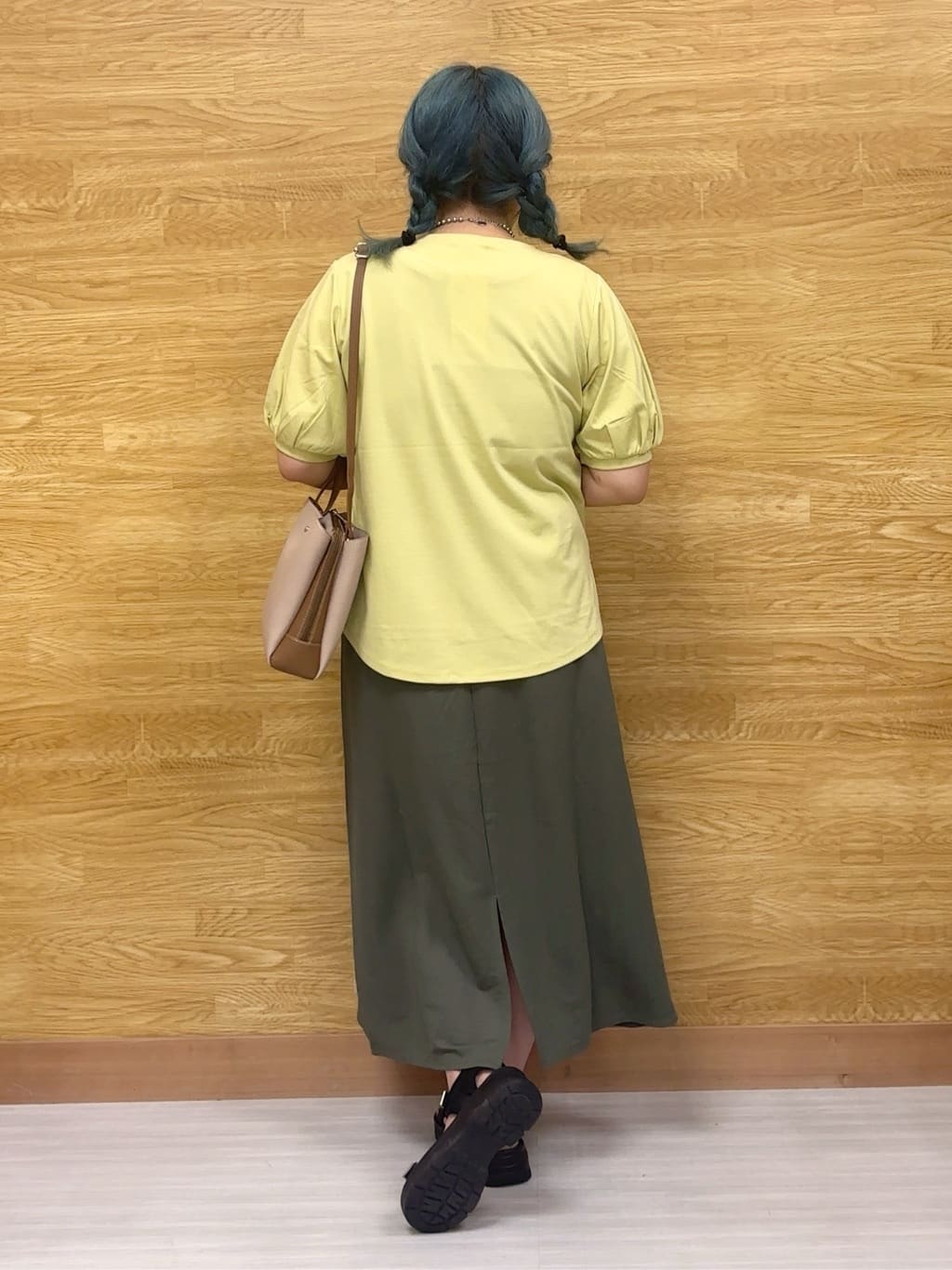 ぁむさんの「SHOO･LA･RUE｜【S-LL/ひんやり/UV】スキッパーネックで女性らしい きれい見えトップス」を使ったコーディネート