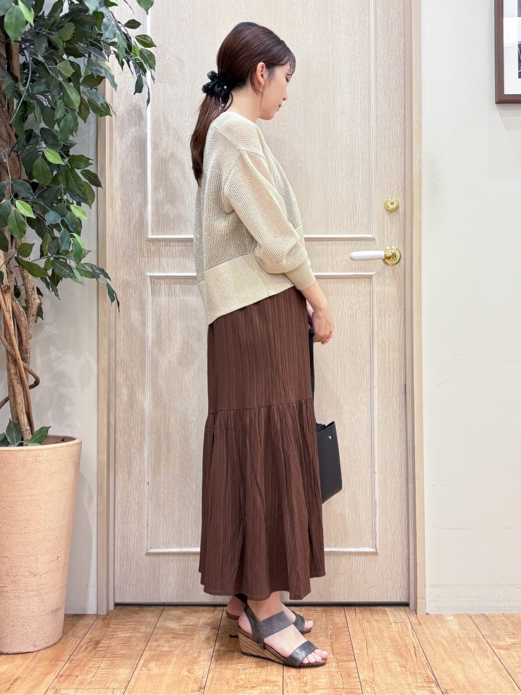 なみさんの「SHOO･LA･RUE｜キラッと光るラメとスパンコールが印象的 メッシュカーディガン」を使ったコーディネート