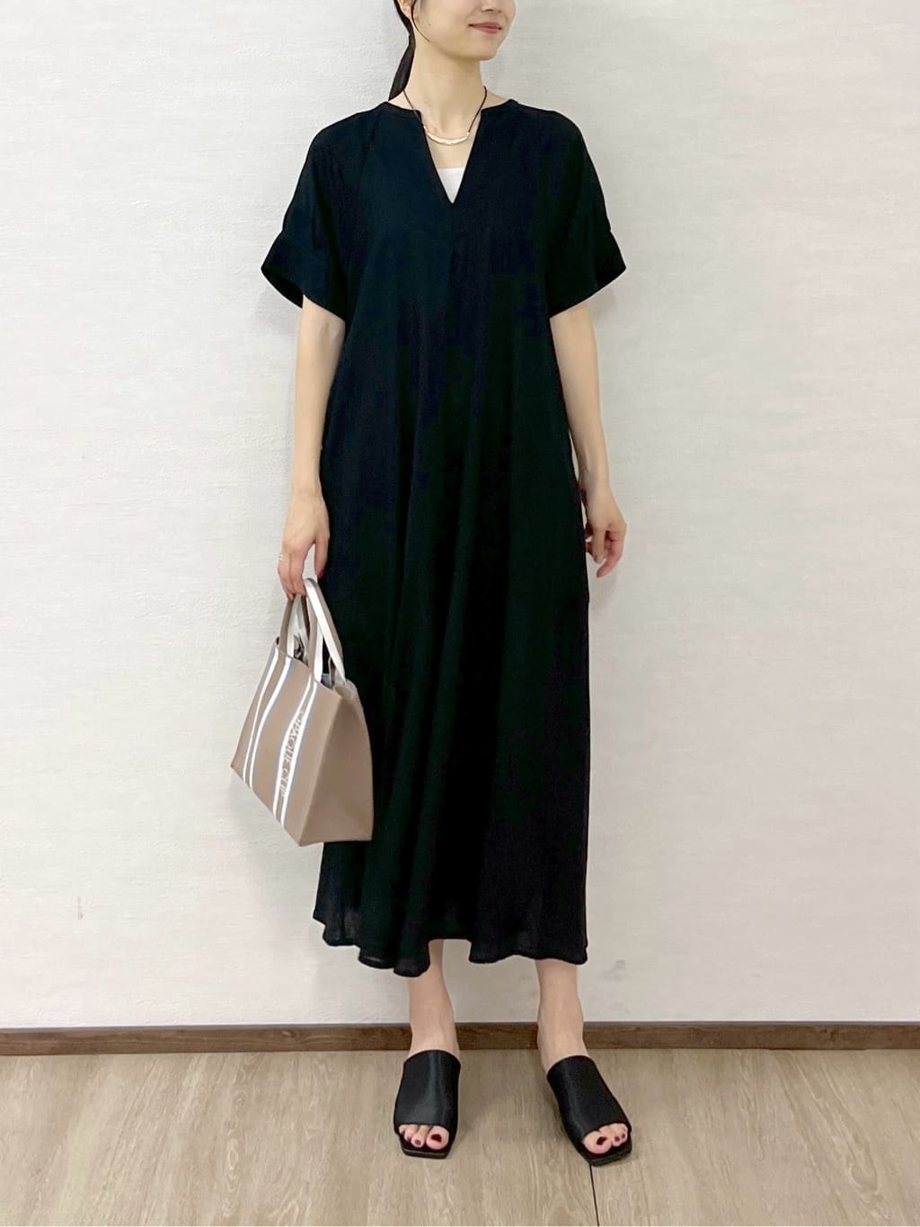 sachikoさんの「OPAQUE.CLIP｜レーヨン麻キーネックワンピース【洗える】」を使ったコーディネート