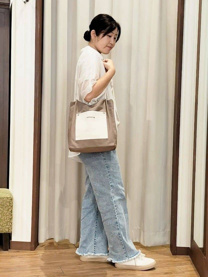 chami さんの「SHOO･LA･RUE｜大人のシアー感 ラメが華やかな楊柳ポンチョシャツ」を使ったコーディネート