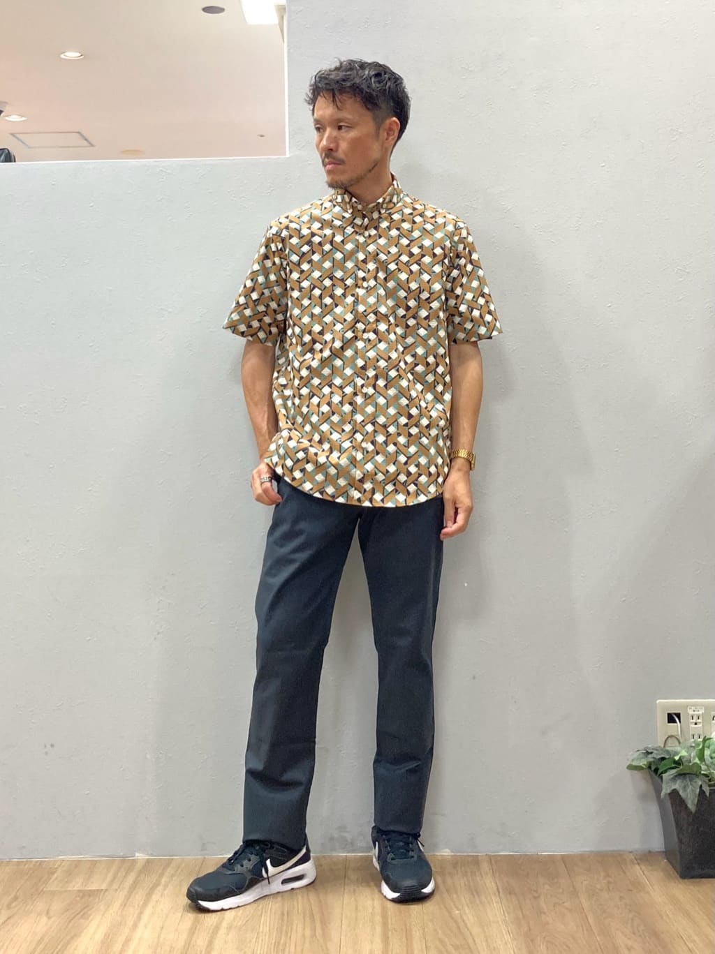 シュンさんの「TAKEO KIKUCHI｜【COOL CITY WEAR】籠目アート柄 サッカーシャツ /通気性」を使ったコーディネート